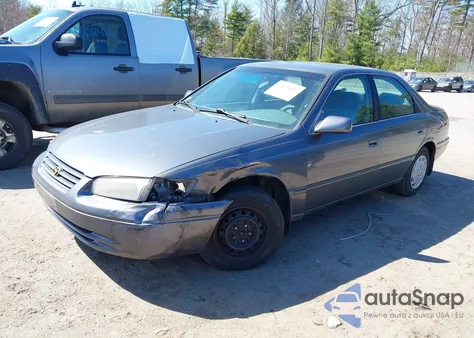 1997 Toyota Camry Le z USA, uszkodzony, nr VIN 4T1BG22K5VU022098